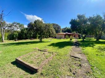 Se vende amplio lote de 2.1 hectáreas en Santo Domingo Heredia 25-1244