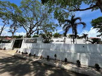 Se vende propiedad para inversión en Playas del Coco Guanacaste 25-672