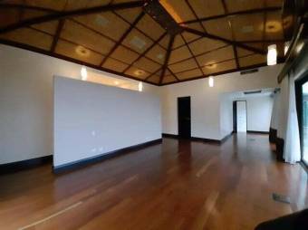 Se vende lujosa mansión en residencial de Pozos Santa Ana 23-3367