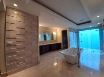 Se vende lujosa mansión en residencial de Pozos Santa Ana 23-3367