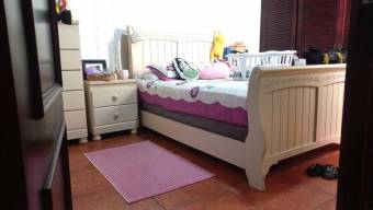 Se vende propiedad con 2 apartamentos en San Rafael Escazú 25-1771