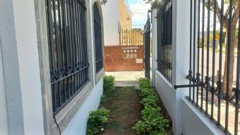 Se vende propiedad con 2 apartamentos en San Rafael Escazú 25-1771