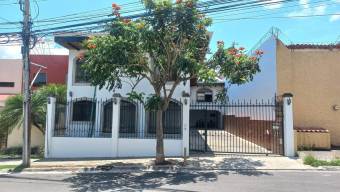 Se vende propiedad con 2 apartamentos en San Rafael Escazú 25-1771