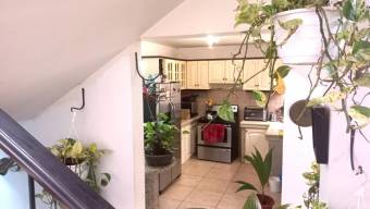 Se vende propiedad con 2 apartamentos en San Rafael Escazú 25-1771