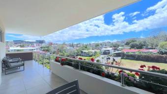 Se vende espacioso penthouse amoblado en San Rafael Escazú 23-103