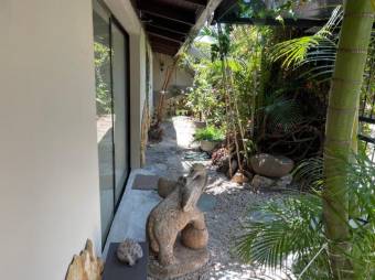 Se vende espaciosa casa con patio y terraza en San Rafael Escazú 25-41