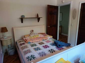 Se vende espaciosa casa con patio en San Rafael Escazú 25-1164