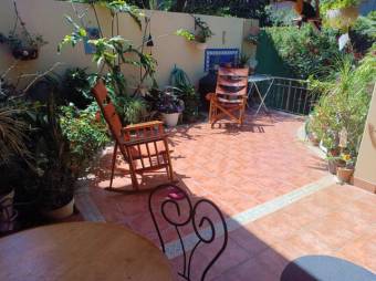 Se vende espaciosa casa con patio en San Rafael Escazú 25-1164