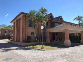 Se vende espaciosa casa para inversión en San Rafael Escazú 25-1165