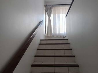 Se vende espaciosa casa para inversión en San Rafael Escazú 25-1165