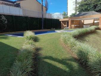 Se vende espaciosa casa para inversión en San Rafael Escazú 25-1165