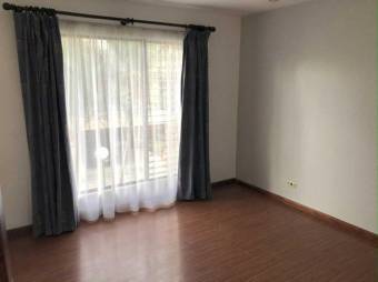 Se vende espaciosa casa para inversión en San Rafael Escazú 25-1165