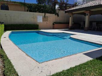 Se vende casa con patio y terraza en condominio de San Rafael Escazú 25-1213