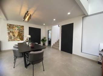 Se vende espaciosa casa de lujo con patio en San Rafael Escazú 25-1633