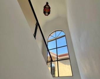 Se vende espaciosa casa de 2 plantas en San Rafael Escazú 26-54