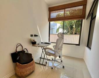 Se vende espaciosa casa de 2 plantas en San Rafael Escazú 26-54