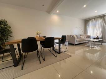 Se vende espaciosa casa de 2 plantas en San Rafael Escazú 26-54