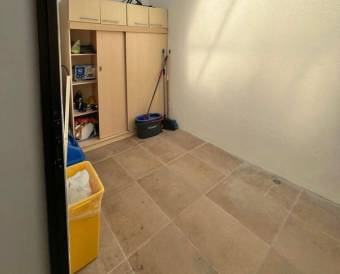 Se vende espaciosa casa de 2 plantas en San Rafael Escazú 26-54