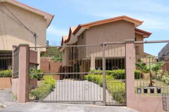Se vende espaciosa casa de 2 plantas en San Rafael Escazú 26-54
