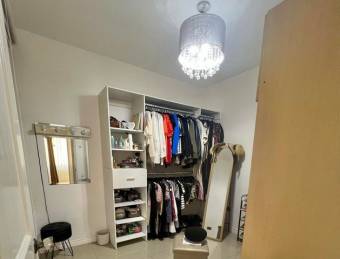 Se vende espaciosa casa de 2 plantas en San Rafael Escazú 26-54