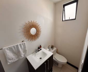 Casa a la venta en condominio Vista de las Flores ubicada en San Francisco de Heredia.