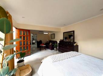 Se vende espaciosa casa en Rohrmoser cerca de la embajada Centro Americana 25-139 Se vende espaciosa casa en Rohrmoser cerca de la embajada Centro Americana 25-139