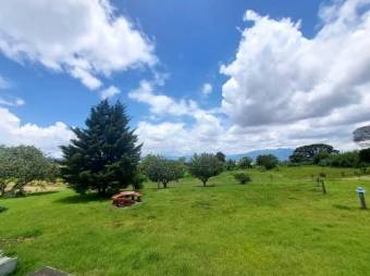 Se vende casa con mas de 7,000m2 de lote en San Rafael de Heredia 25-186 Se vende casa con mas de 7,000m2 de lote en San Rafael de Heredia 25-186