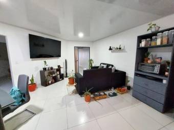 Se vende moderna casa de 2 plantas con terraza en Alajuela 26-142