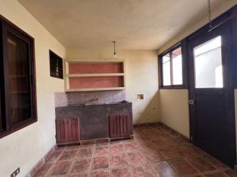 Se alquila espaciosa casa con patio en Granadilla Curridabat 25-1679