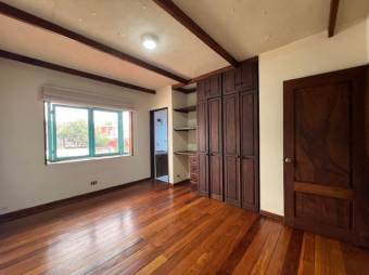 Se alquila espaciosa casa con patio en Granadilla Curridabat 25-1679