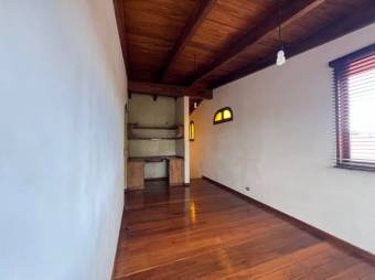 Se alquila espaciosa casa con patio en Granadilla Curridabat 25-1679