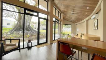 Se alquila espaciosa casa a estrenar en condominio de Santa Ana 26-319