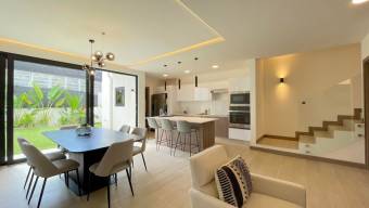 Se alquila espaciosa casa a estrenar en condominio de Santa Ana 26-319