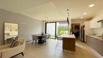 Se alquila espaciosa casa a estrenar en condominio de Santa Ana 26-319