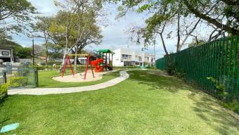 Se alquila moderna casa amoblada en condominio de Santa Ana 26-320