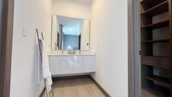 Se alquila moderna casa amoblada en condominio de Santa Ana 26-320