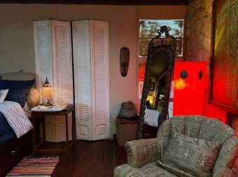 Se alquila espaciosa casa con jardin en San Rafael Escazú 25-165