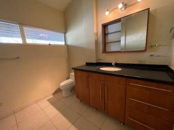 Se vende espaciosa casa con patio en San Antonio Belén 21-1989