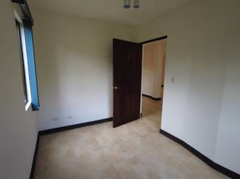 Se vende espaciosa casa con patio en Mata De Platano Goicoechea 24-297 Se vende espaciosa casa con patio en Mata De Platano Goicoechea 24-297