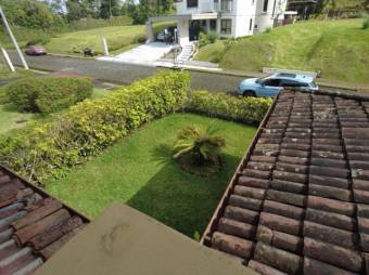 Se vende espaciosa casa con patio en Mata De Platano Goicoechea 24-297 Se vende espaciosa casa con patio en Mata De Platano Goicoechea 24-297