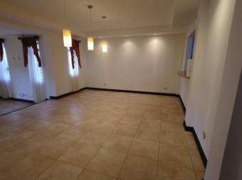 Se vende espaciosa casa con patio en Mata De Platano Goicoechea 24-297 Se vende espaciosa casa con patio en Mata De Platano Goicoechea 24-297