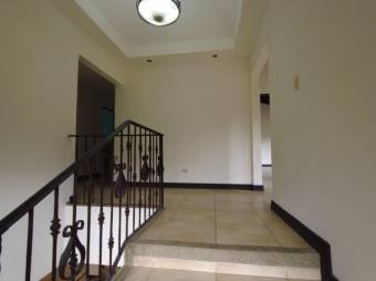 Se vende espaciosa casa con patio en Mata De Platano Goicoechea 24-297 Se vende espaciosa casa con patio en Mata De Platano Goicoechea 24-297