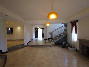 Se vende espaciosa casa con patio en Mata De Platano Goicoechea 24-297 Se vende espaciosa casa con patio en Mata De Platano Goicoechea 24-297