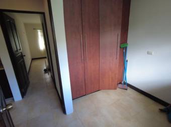 Se vende espaciosa casa con patio en Mata De Platano Goicoechea 24-297 Se vende espaciosa casa con patio en Mata De Platano Goicoechea 24-297