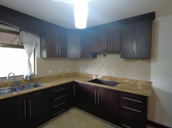 Se vende espaciosa casa con patio en Mata De Platano Goicoechea 24-297 Se vende espaciosa casa con patio en Mata De Platano Goicoechea 24-297