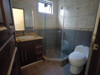 Se vende espaciosa casa con patio en Mata De Platano Goicoechea 24-297 Se vende espaciosa casa con patio en Mata De Platano Goicoechea 24-297