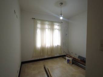 Se vende espaciosa casa con patio en Mata De Platano Goicoechea 24-297 Se vende espaciosa casa con patio en Mata De Platano Goicoechea 24-297