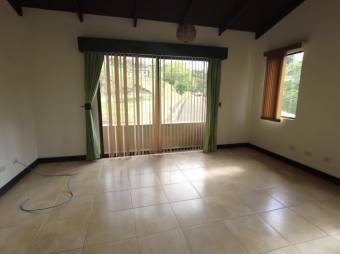 Se vende espaciosa casa con patio en Mata De Platano Goicoechea 24-297 Se vende espaciosa casa con patio en Mata De Platano Goicoechea 24-297