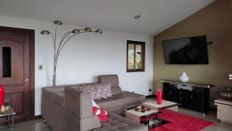 Se vende espaciosa casa de 3 plantas en Guácima Alajuela 23-357 Se vende espaciosa casa de 3 plantas en Guácima Alajuela 23-357