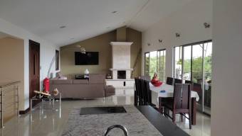 Se vende espaciosa casa de 3 plantas en Guácima Alajuela 23-357 Se vende espaciosa casa de 3 plantas en Guácima Alajuela 23-357